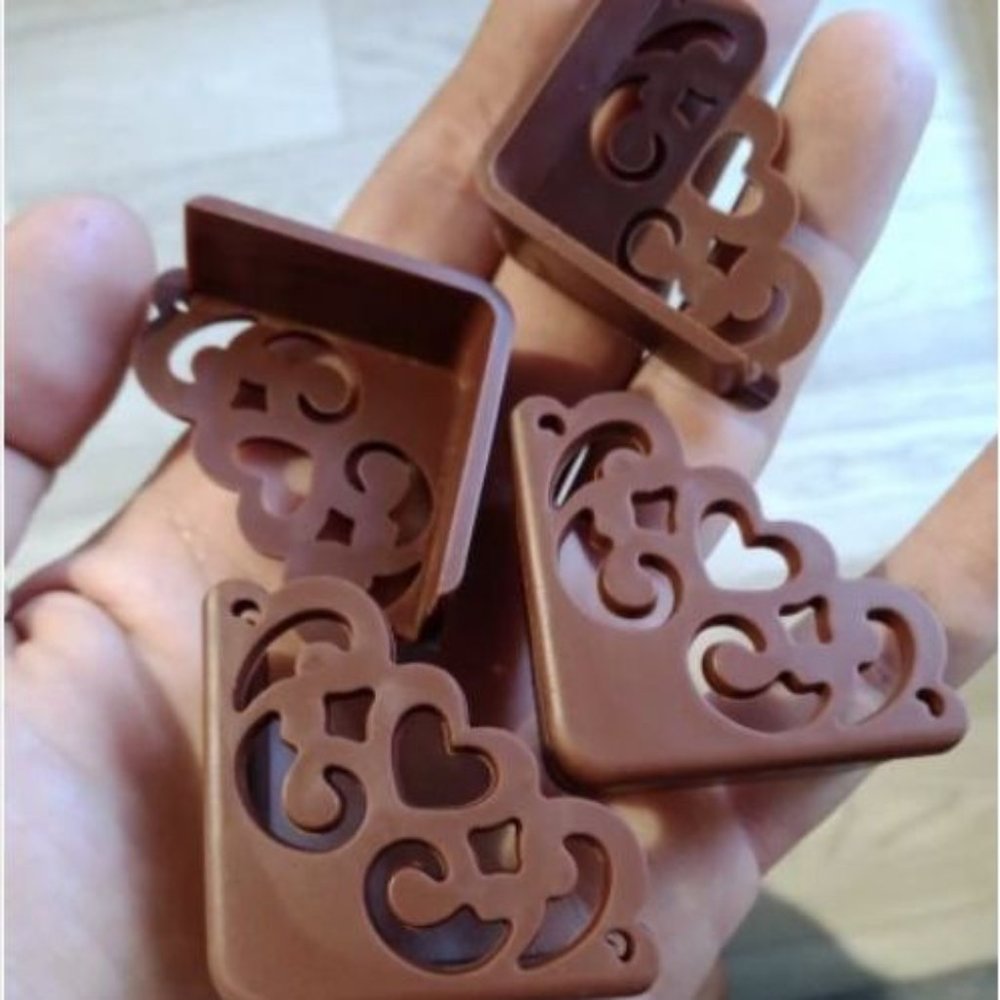 Hollow Heart V Shape Corner Protector